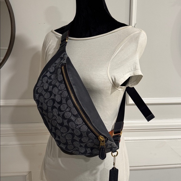 Coach Bag Warren Belt Bag Signature Chambray Pebbled Leather Navy Fanny Pack - Picture 8 of 17